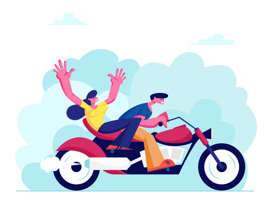 快乐年轻的情侣骑摩托车在夏天的天气妻子城市景观骑车