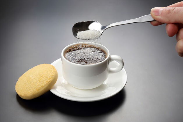咖啡馆白杯加黑咖啡 勺子加糖饮料液体味道