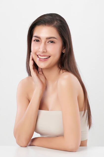 美丽美丽年轻的亚洲女性 拥有干净清新的皮肤 面部护理 面部护理 美容 美容 亚洲女性肖像治疗中国人自然