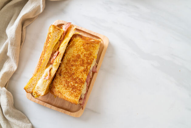 有机自制法式烤面包火腿培根芝士鸡蛋三明治法国烤熟食