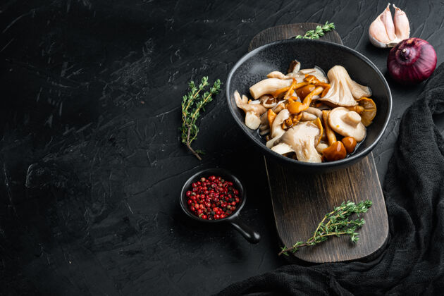品种油蘑菇罐头套装 黑色森林传统腌汁