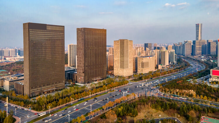 市中心中国济南现代城市建筑景观航拍办公楼透视景观