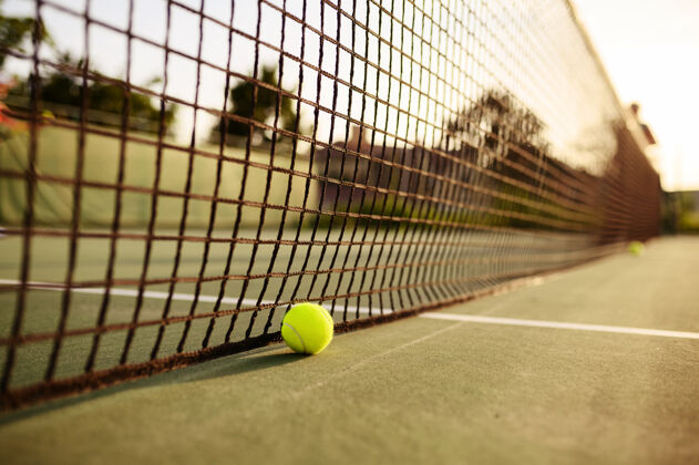 玩网前大网球 无人 户外court.活动健康的生活方式 球拍概念的运动游戏练习球场线