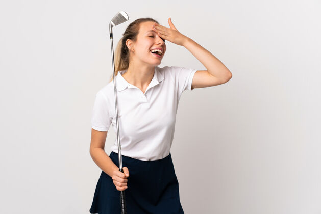 专业年轻的女高尔夫球手在孤独的白色笑声球员成人骄傲