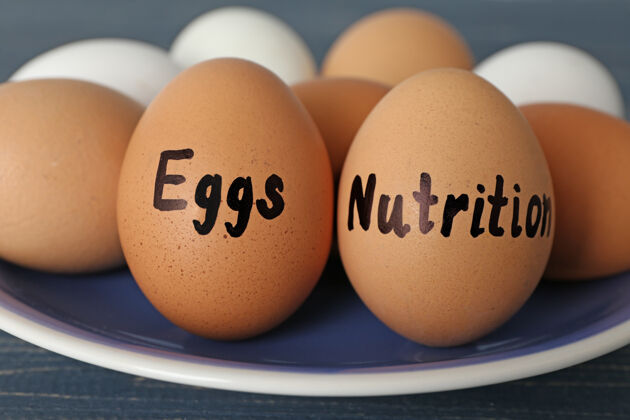 营养餐桌上放着鸡蛋营养概念体重损失写作