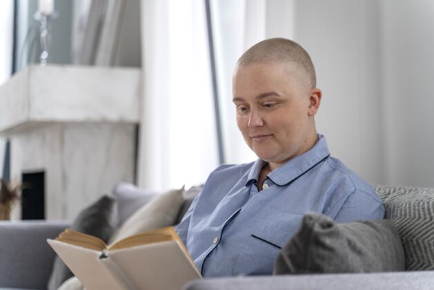 癌症美丽坚强的女人与乳腺癌抗争疾病医学女人