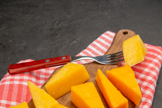 芒果前视图新鲜切片奶酪深灰色照片早餐cips彩色食品水果食物营养