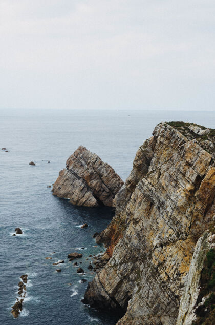 环境西班牙阿斯图里亚斯佩纳斯角附近大西洋海岸风景如画的海景岛屿风景海岸线