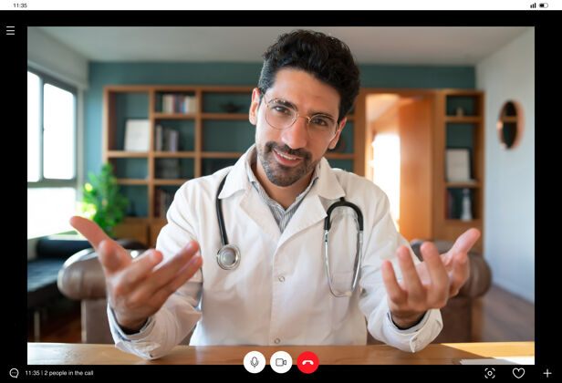 远程视频通话中医生的肖像 虚拟预约患者房子会议咨询