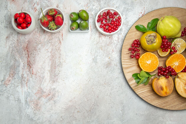水果组成顶视图水果组成白色桌上的新鲜水果沙拉餐厅美食