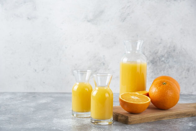 水果一杯果汁加一片橙子成熟美味有机