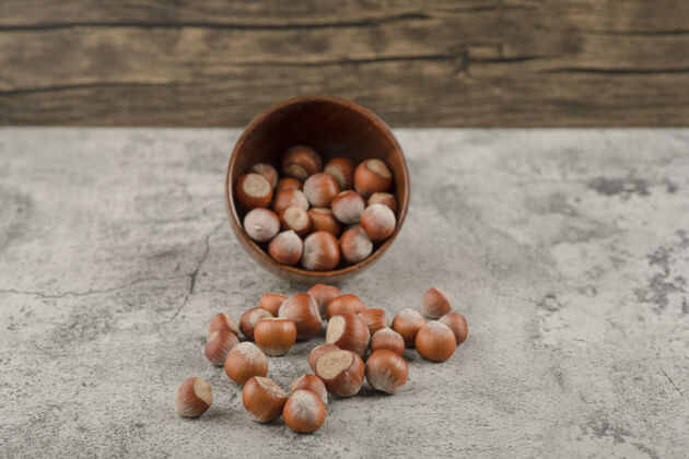 营养健康的澳洲坚果壳上的石头背景自然裂纹贝壳