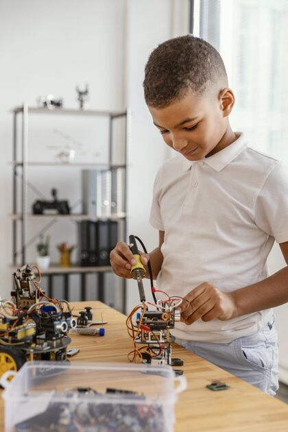 建筑工具儿童制造机器人男孩机器人自制