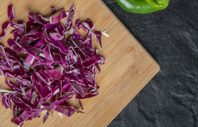 素食主义者切碎的紫色卷心菜特写照片高品质的照片装饰蔬菜脆