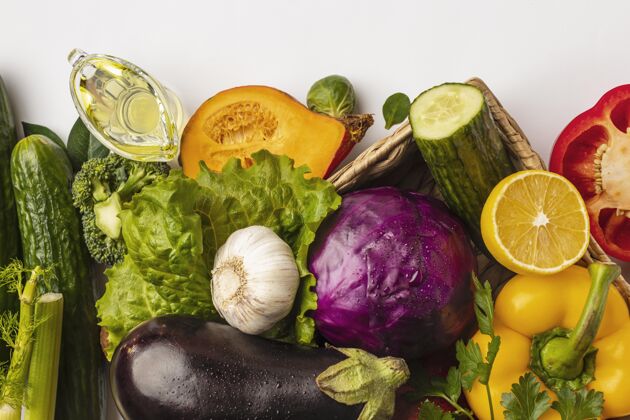 养生篮子里放着各种各样的蔬菜食品健康篮子