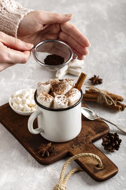 高高角度的热巧克力概念饮料冬季饮料暖