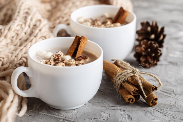 传统近距离观看美味的热巧克力冬季横向饮料
