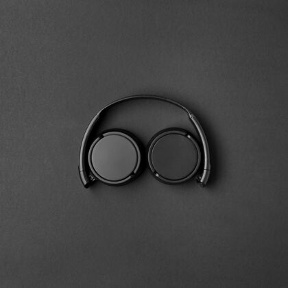 顶部黑色耳机的音乐安排元素音乐视图