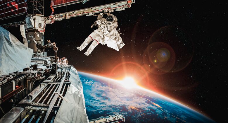 科学宇航员宇航员在为空间站工作时进行太空行走宇宙卫星行星