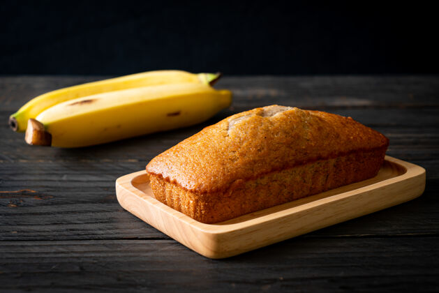 食物自制香蕉面包或香蕉蛋糕切片餐美味水果