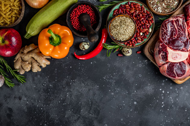 维生素为健康饮食设置不同的产品-肉类 谷类 蔬菜和水果顶视图 免费文本空间高质量的照片品种大米食用