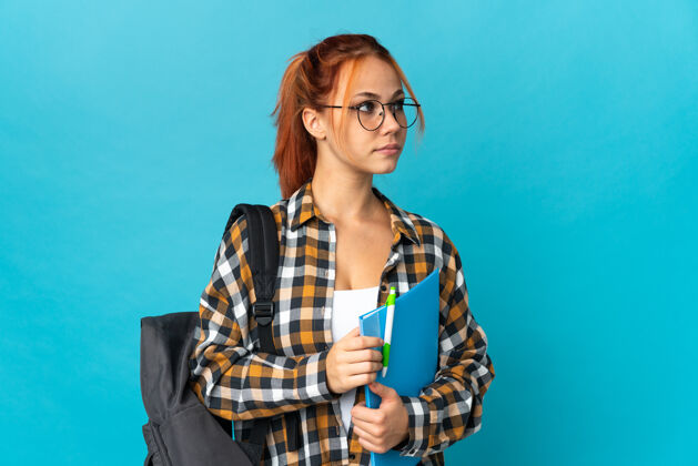 学习学生俄罗斯妇女孤立的蓝色保持双臂交叉文件夹学习大学