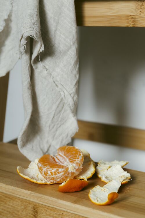 有机桌上有新鲜的橙子新鲜水果天然