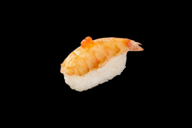 特写虎虾寿司 红鱼子酱传统金枪鱼美味