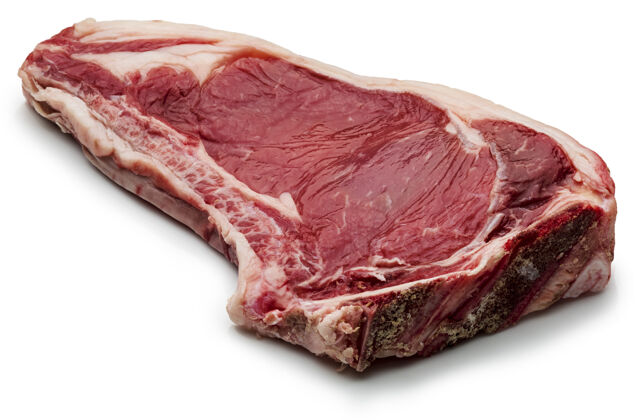 食物生的红色牛肉片（小母牛 小牛肉）白色背景上隔离肉排切平底锅