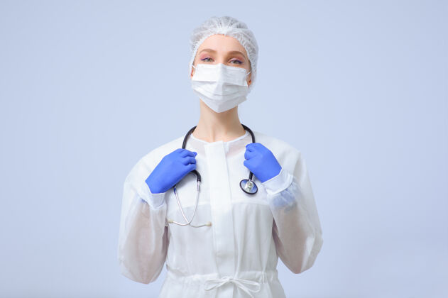 面罩戴着医疗帽和面罩的女医生或护士的肖像健康防护护理
