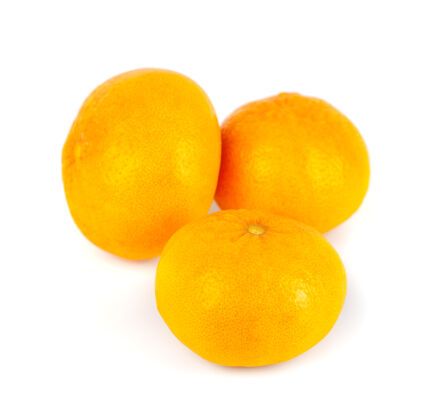食物三个橘子放在一个白色的生水果上生的清洁皮肤