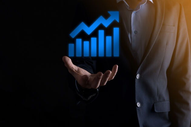 触摸商人拿着正利润的图表增长计划his中图表正指标的增长与增长业务更多盈利和增长电话积极分析