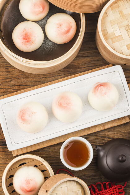 托盘一种桃形的寿司被称为长寿桃子.中国特色糕点美味特写红色