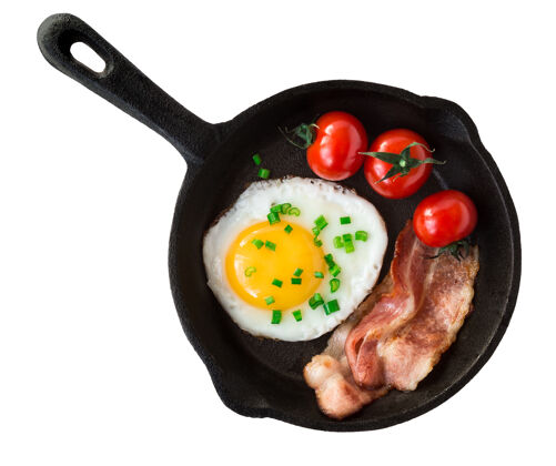 蛋黄用铁锅煎鸡蛋 配培根和樱桃西红柿 放在白面上切片美味开胃菜