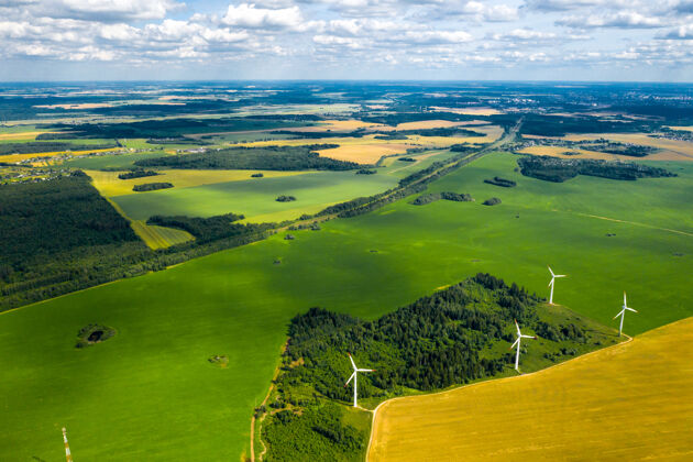 森林森林墙上的风车风车在自然·白俄罗斯.!森林 景观 金属 云 生态 能源 现代 电力 环境 工业 清洁 电力 风 野外 户外 结构 绿色能源 生产 风车 技术 可持续性 环境 风车 设备 低 螺旋桨 涡轮 清洁 效率 叶片 电源 发电机 替代 更新 风电场