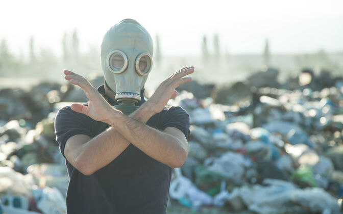工业戴防毒面具的人进来了户外停止环境污染全球启示录空气