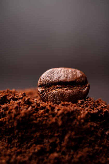 咖啡豆特写咖啡豆在混合堆烤咖啡早餐爪哇卡布奇诺