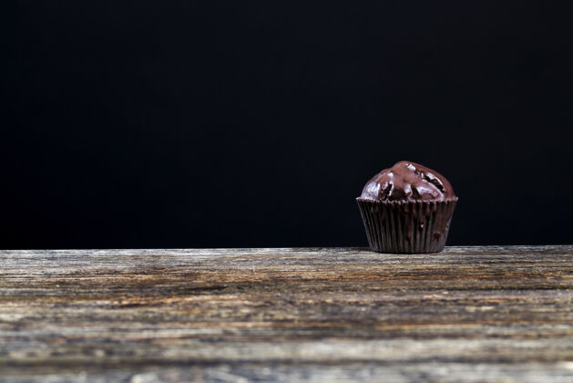 育肥甜点时用面团和巧克力块做成的美味糕点自制面粉治疗