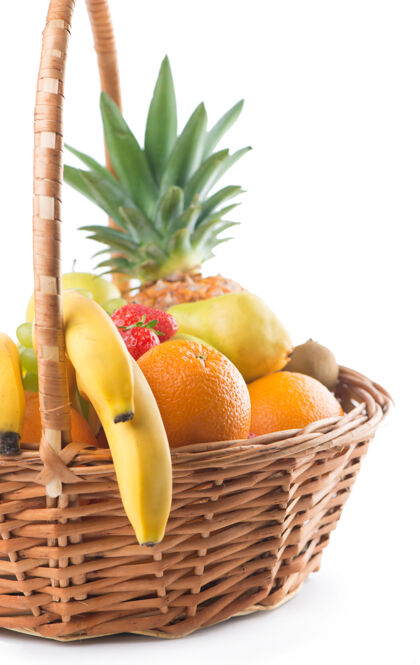 有机在白色的背景下 篮子里放着新鲜的水果健康酸橙维生素