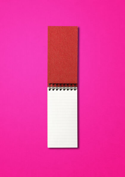 纸张空白打开螺旋笔记本孤立的粉红色记事本螺旋形洋红色