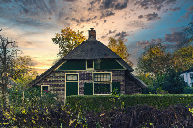 风景2019年11月5日 荷兰 吉特霍恩：荷兰 吉特霍恩村的传统荷兰房屋荷兰目的地风景城镇