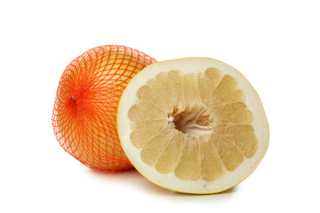 块成熟的柚子果实隔离在白色热带素食葡萄柚