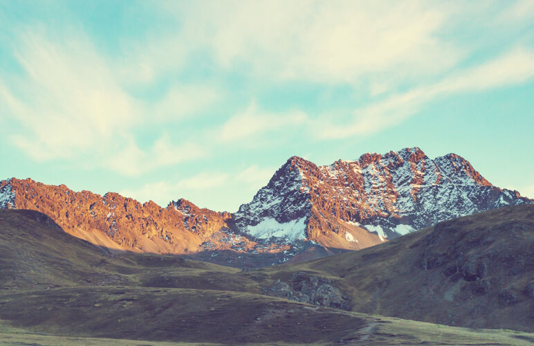 冰川美丽的山脉风景在科迪勒拉华亚什 秘鲁 南美洲顶峰岩石风景