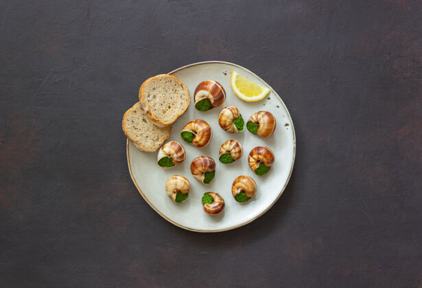 玻璃勃艮第蜗牛香草黄油蜗牛健康饮食法国食品美食午餐餐厅