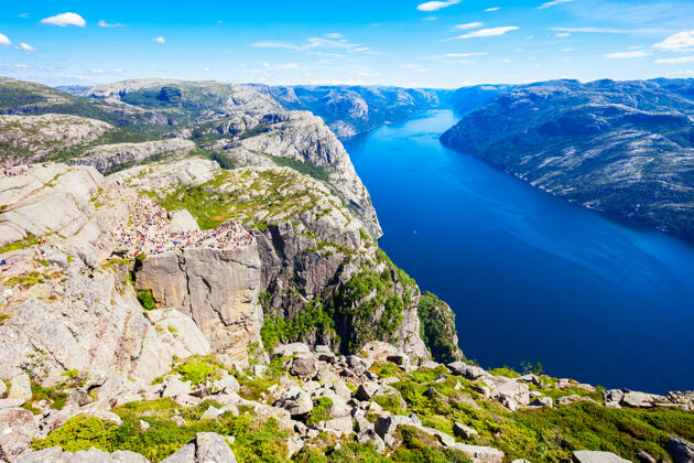 悬崖Preikestolen或prekestolen或讲坛岩石鸟瞰图 挪威高原湖泊斯堪的纳维亚