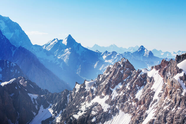 高大塔吉克斯坦范恩山的美丽风景地形高山和平