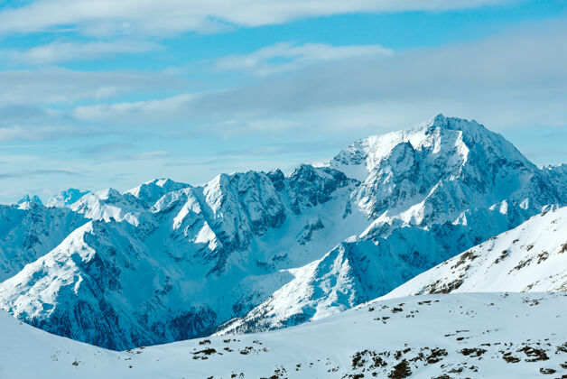 天空晨冬山景观.ski卡林西亚莫塔勒-格莱彻度假村山雪阿尔卑斯山