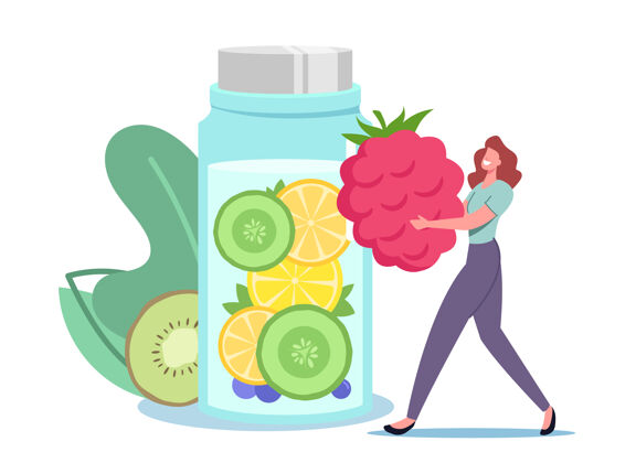 冷小小的女性角色把巨大的覆盆子放在玻璃瓶中 灌入水 柠檬水或果汁和水果片饮料生活黄瓜