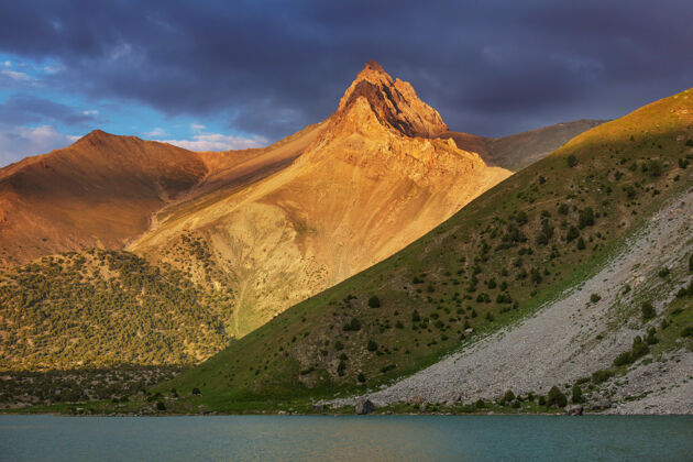 风景美丽的风景芬斯山 塔吉克斯坦高山山峰自然