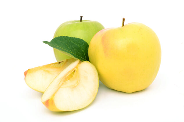 新鲜白色表面上的熟苹果水果苹果环保
